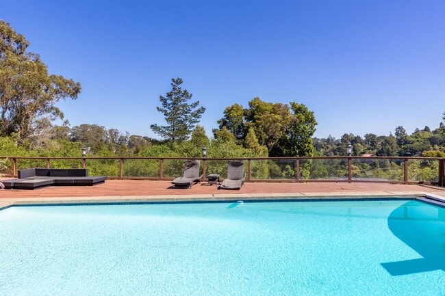 Building Photo - 25 Warmwood Way