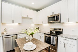 Building Photo - 4939 Dalhart Dr
