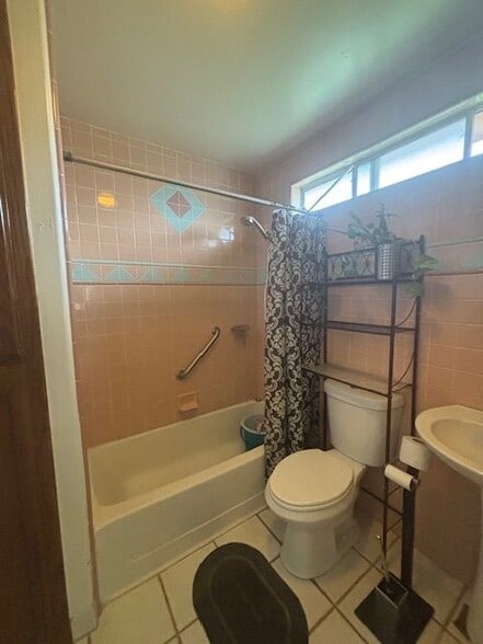 Building Photo - 605 N Mildred Ave