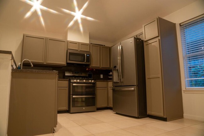 Building Photo - 16314 Bettong Ct