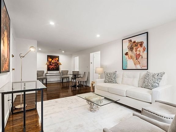 Building Photo - 8 Commonwealth Ct