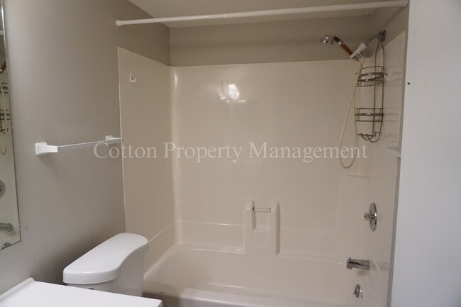 Building Photo - 2BR/2BA Condo - Great Location in Midtown Wilmington on Holly Tree / $1,199 /month Includes Water...