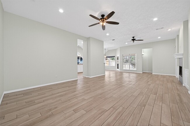 Building Photo - 10542 Parkside Dr