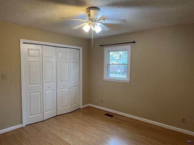 Building Photo - 212 Highland Dr