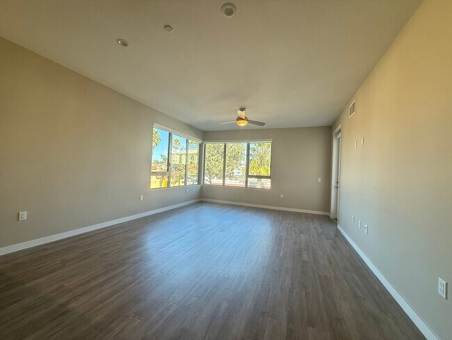 Building Photo - 355 N Cleveland St