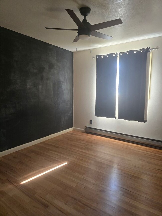 Building Photo - 3 bedroom 1 bath