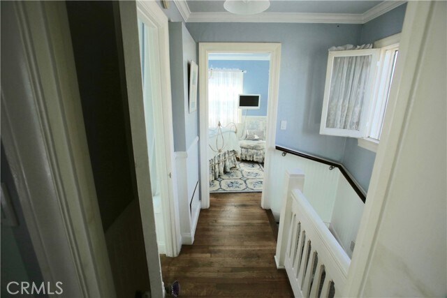 Building Photo - 227 Apolena Ave