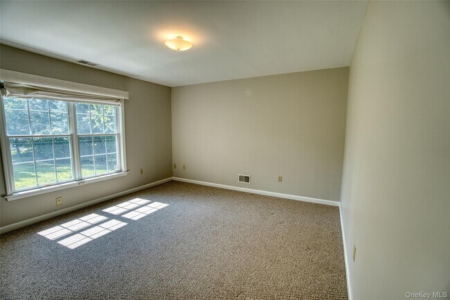 Building Photo - 208 Cinnamon Cir