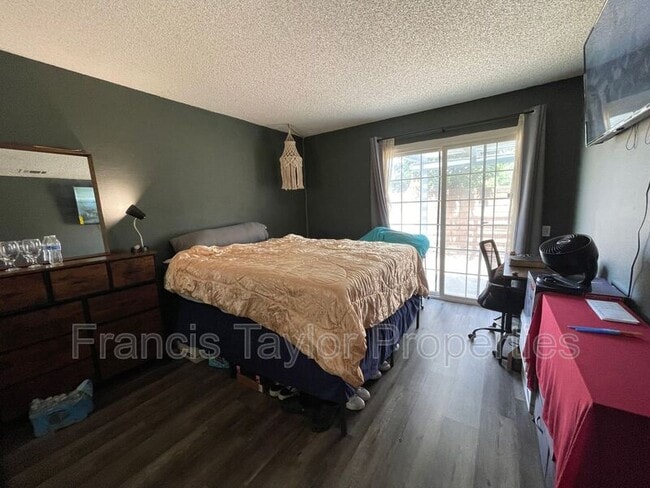 Building Photo - 2422 Teaberry Glen