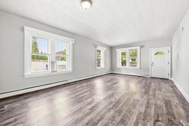 Building Photo - Student Rental next to WCU Campus | 3 Bed Single Family Home w/ Covered Front Porch, Yard & Basem...
