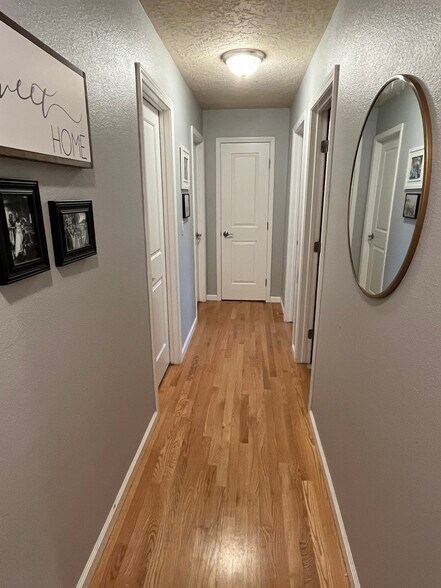 Building Photo - 102 W Canyon View Dr