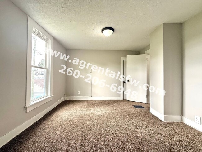 Building Photo - 3 Bedroom House