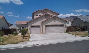 Building Photo - Beautiful 4 Bedroom 3 Bathroom Home In San Jacinto! Call Today