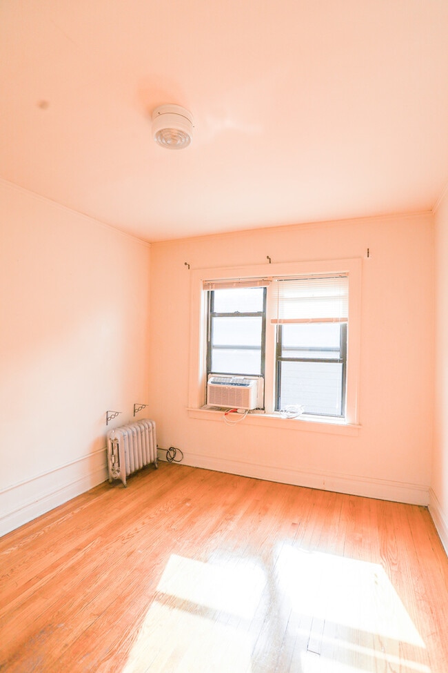 Building Photo - 2948 N Seeley Ave