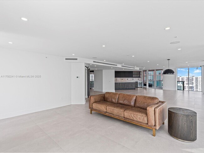 Building Photo - 3370 Hidden Bay Dr