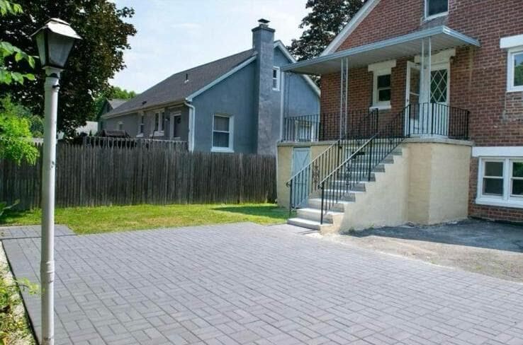 Building Photo - 33 Mead Ave