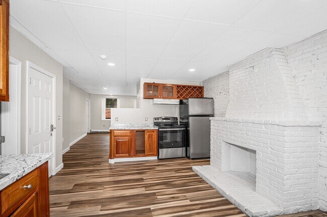 Building Photo - 114 Appleton St