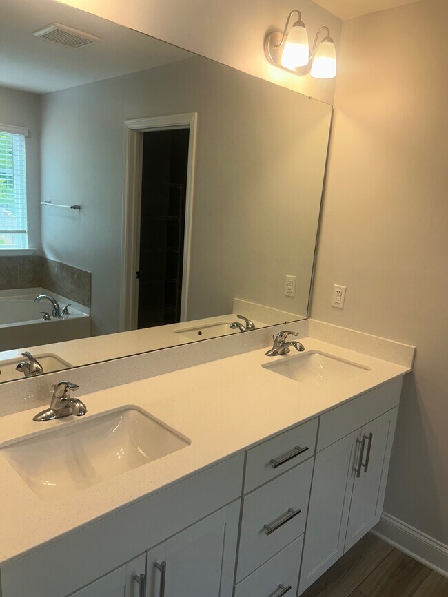 Building Photo - 815 Harmony Ranch Ln