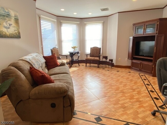Primary Photo - 247 Montclair Ave