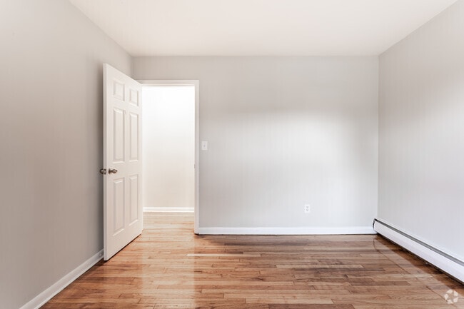 Bedroom - Longview Apartments