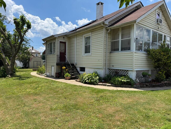 Building Photo - 9 3rd Ave