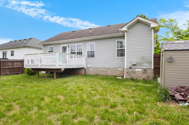 Building Photo - 557 Oakmont Dr