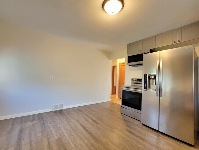 Building Photo - 1111 1st Ave SE