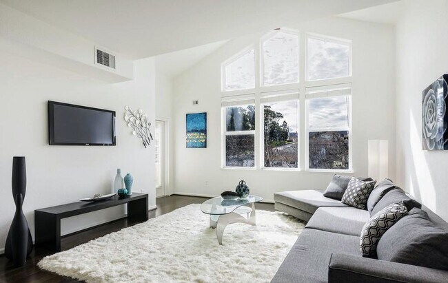 Building Photo - 1388 Broadway