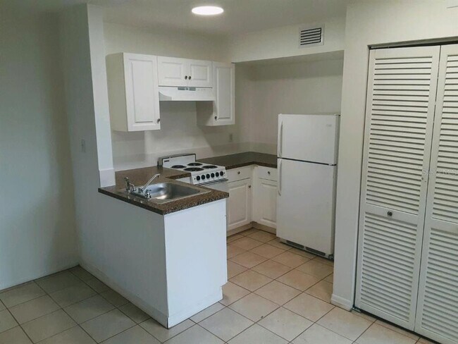 Building Photo - 407 S Orion Ave
