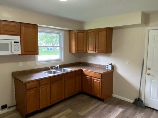 Building Photo - 3 Bedroom Ranch Home