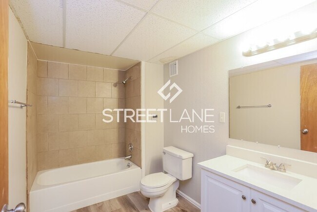 Building Photo - REDUCED! - Now offering $1000 off first fu...