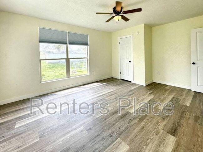 Building Photo - 201 S Ora St