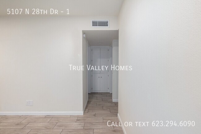 Building Photo - 5107 N 28th Dr