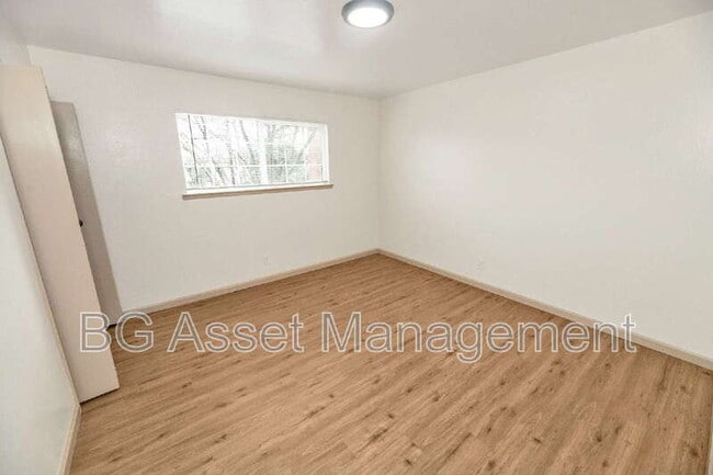 Building Photo - 1650 Barrus Ave