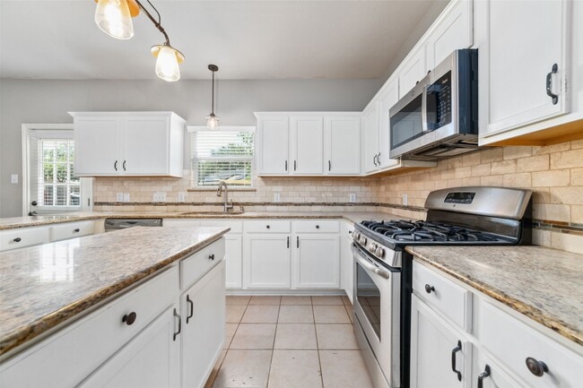 Building Photo - 9823 Lynette Falls Dr