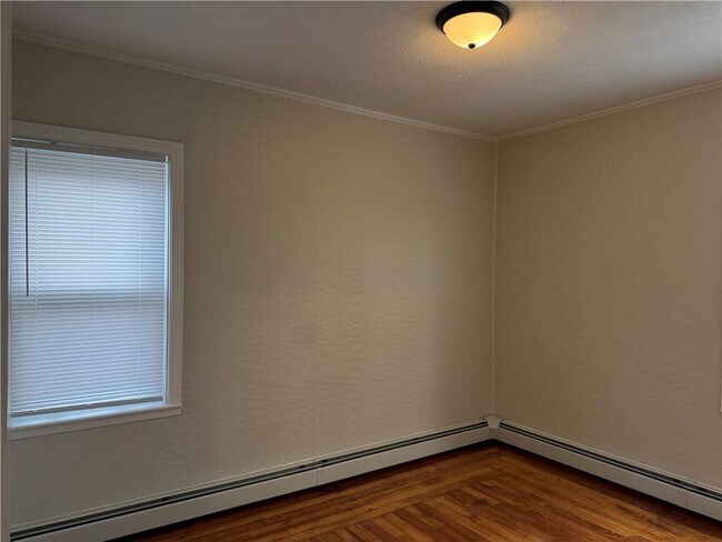 Building Photo - 125 Calverley St