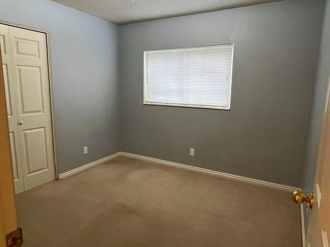 Building Photo - Cozy Orem Condo Near Everything!