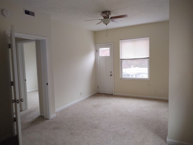 Building Photo - 3546 Linwood Ave