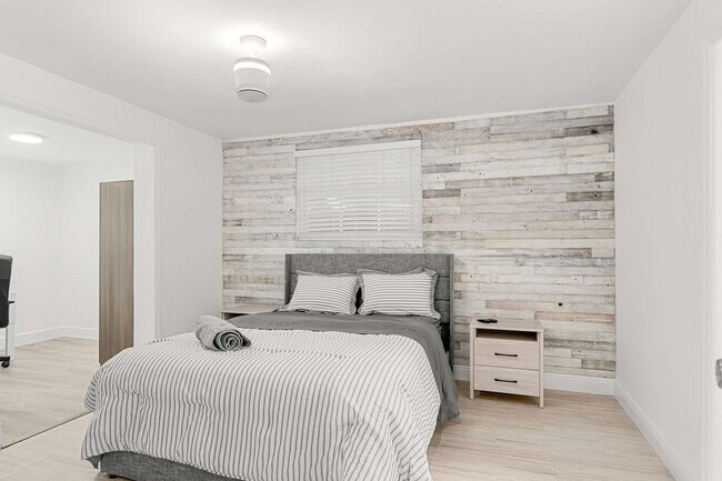 Building Photo - 443 NE 71st St