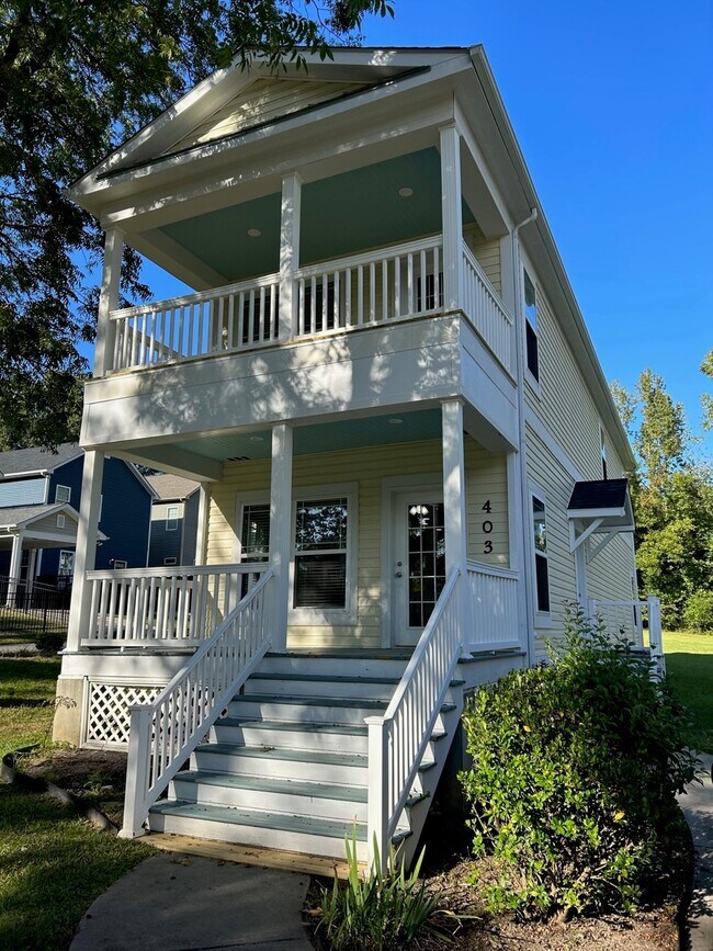 403 College Street - 403 College St