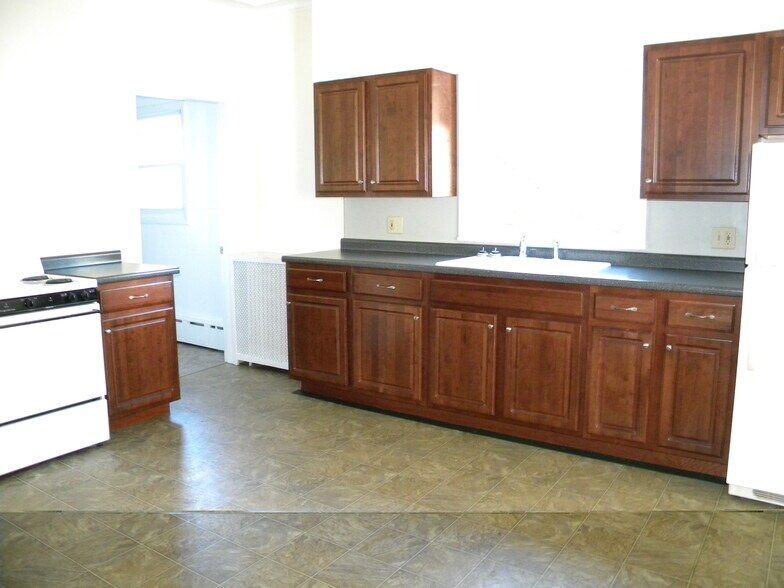 Building Photo - 39 Cook St