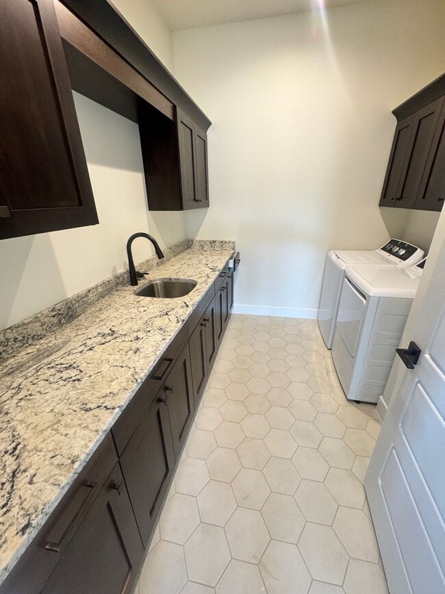 Building Photo - Beautiful Single-Level Home with Trail Access & Stunning Views!!!