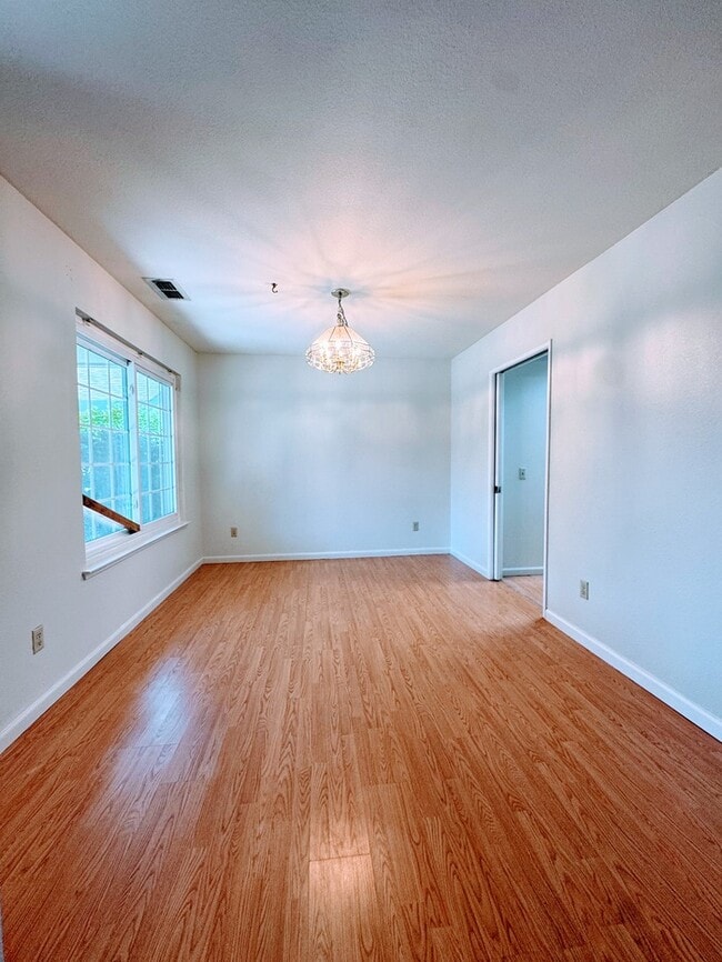 Building Photo - Welcome to this stunning 3-bedroom, 2.5-ba...