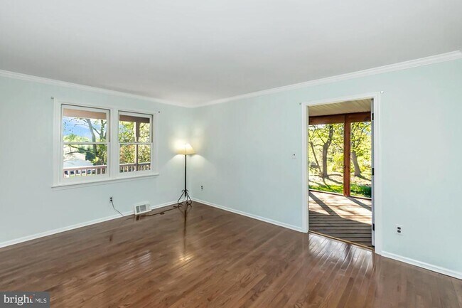 Building Photo - 60 Paul Cir