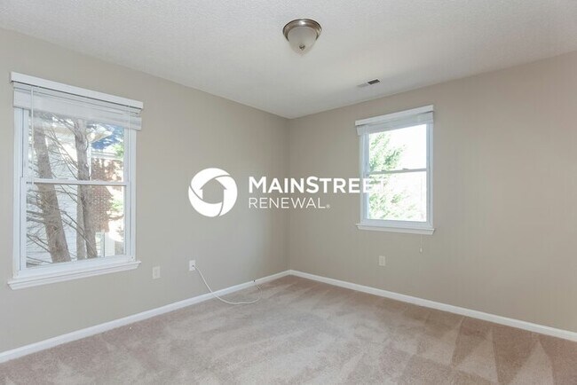 Building Photo - 4 Bedroom Pet-Friendly Home in Charlotte, NC with Main Street Renewal