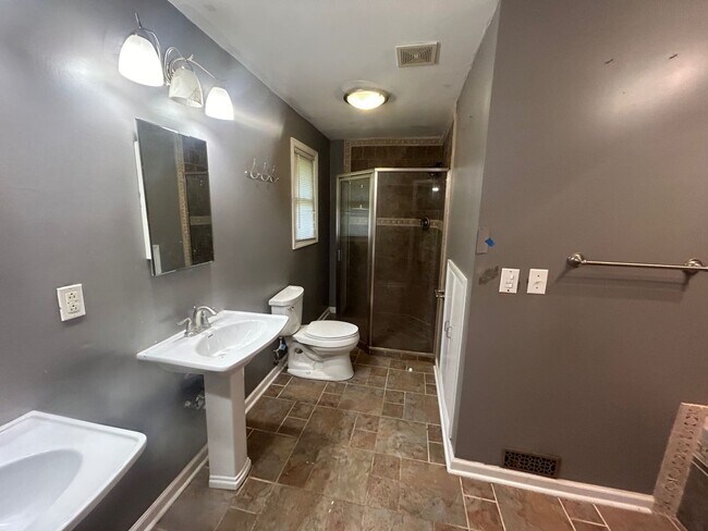 Building Photo - 1614 Sandra Dr