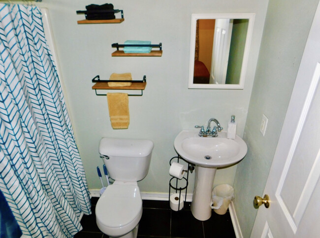 Master bathroom - 1000 N D St