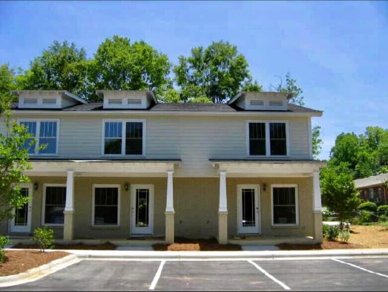 Building Photo - 3220 Wesley Ave