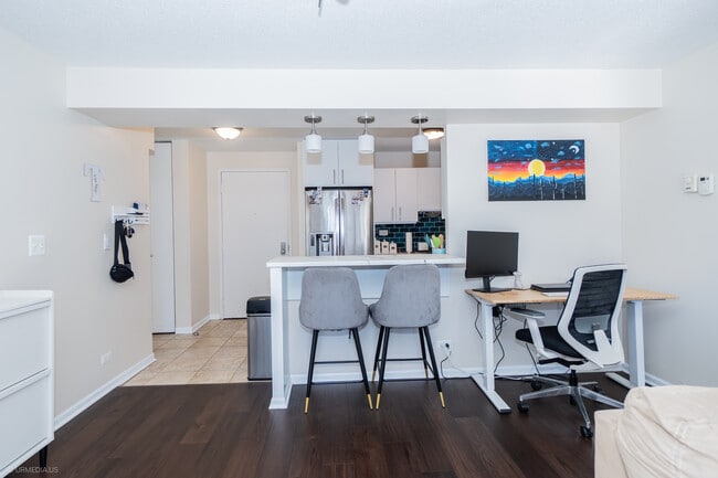 Building Photo - 1309 N Wells St