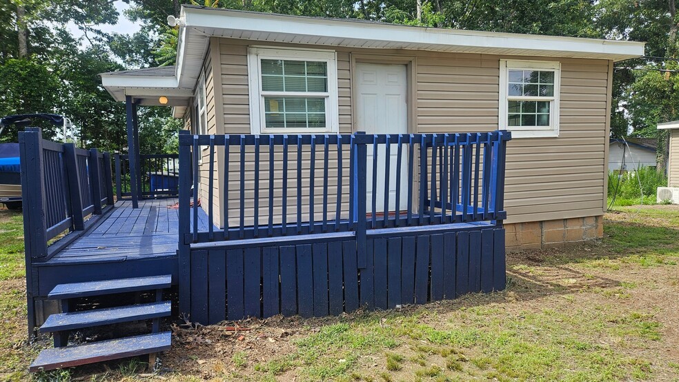 Building Photo - 1373 Ridge Rd